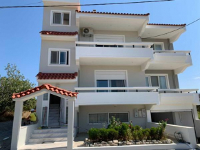 Lovely 2 Bedroom condo with Balcony!!